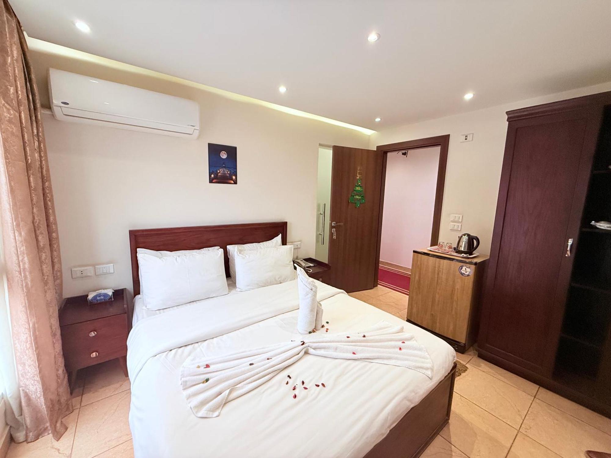 King Khafren View Inn Kafrat al Jabal Exterior photo