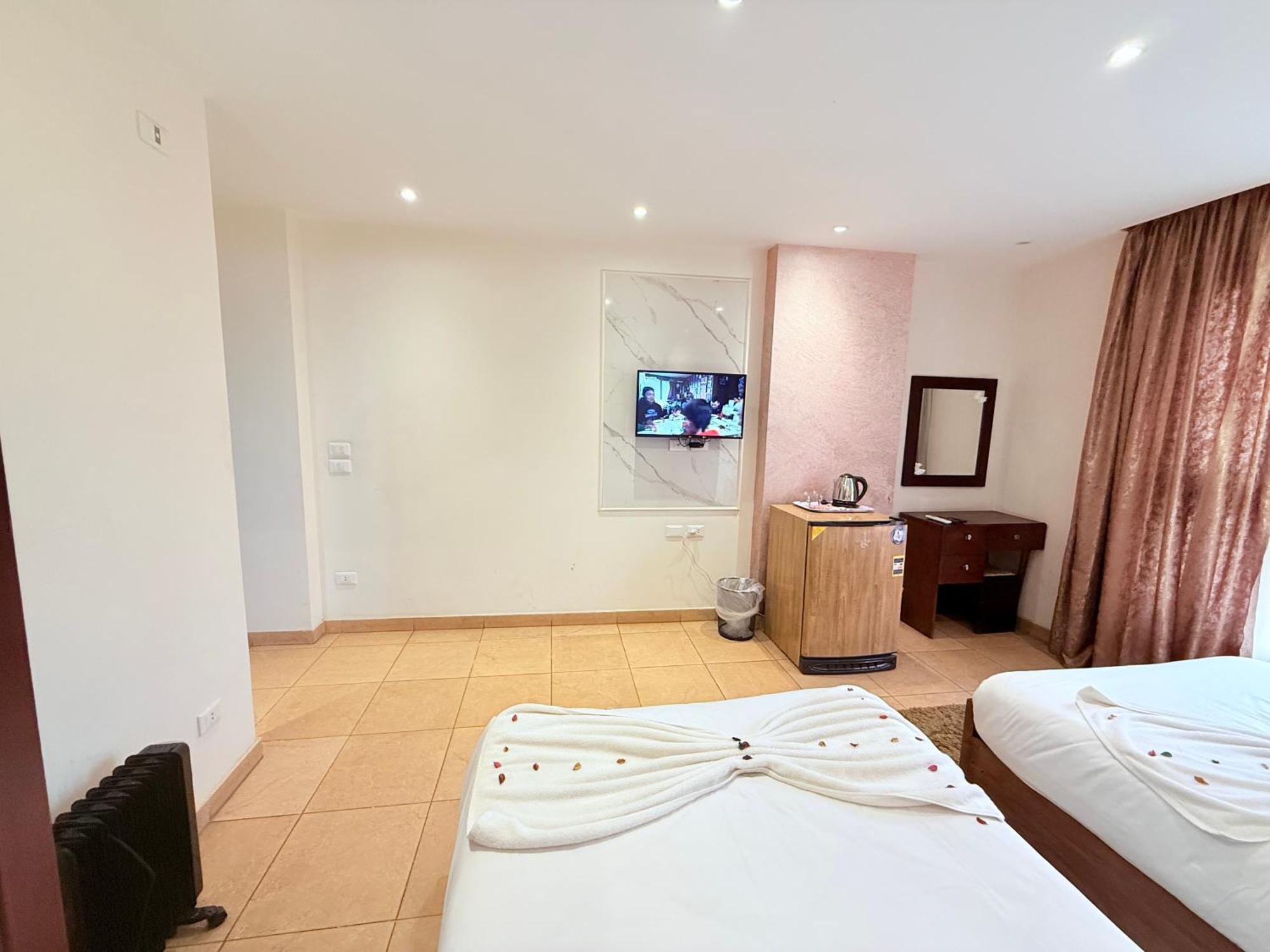 King Khafren View Inn Kafrat al Jabal Exterior photo